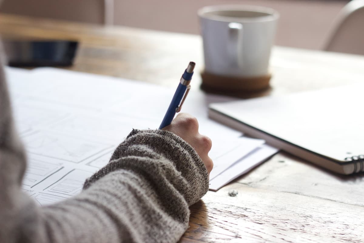 Experts working together to turn their knowledge into an editorial strategy